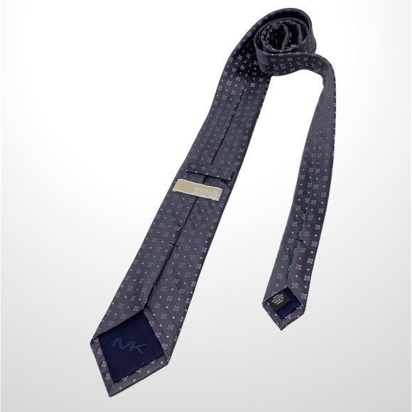 🛍️SALE🛍️ MICHAEL KORS Geometric Pattern Silk Neck Tie - Picture 3 of 4